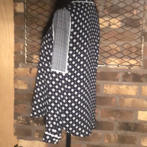 Ann Taylor loft hi low pullover blouse long sleeve black white geo pattern XS - Picture 3 of 6